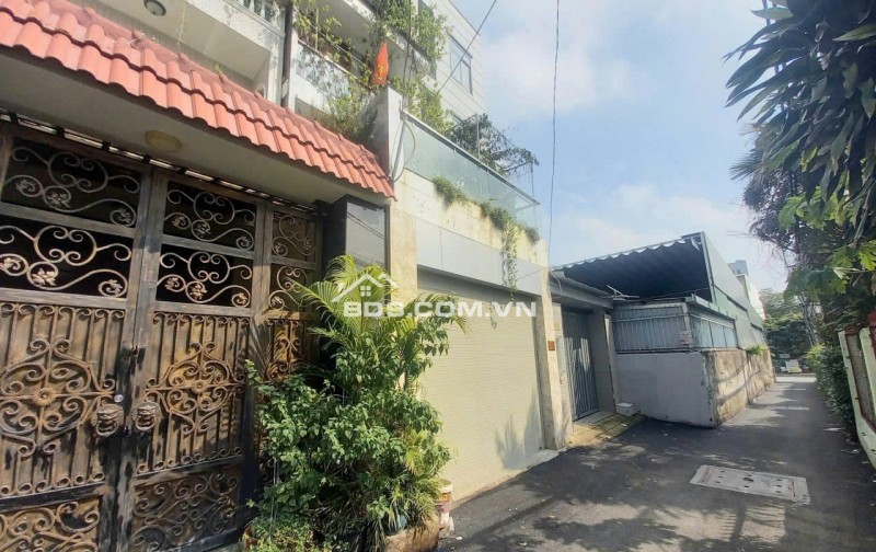 Bán gấp- Giảm sâu -Nhà 2 tầng mới đẹp, hẻm Ô tô, Trung tâm Thủ Đức